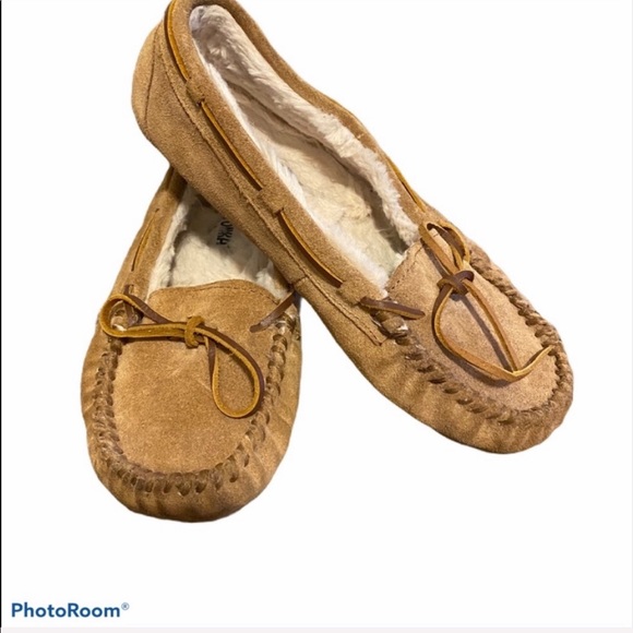 minnetonka leather slippers